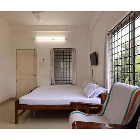 ホテル Collection O Ar Square Thrissur エクステリア 写真