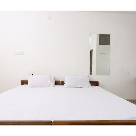ホテル Collection O Ar Square Thrissur エクステリア 写真