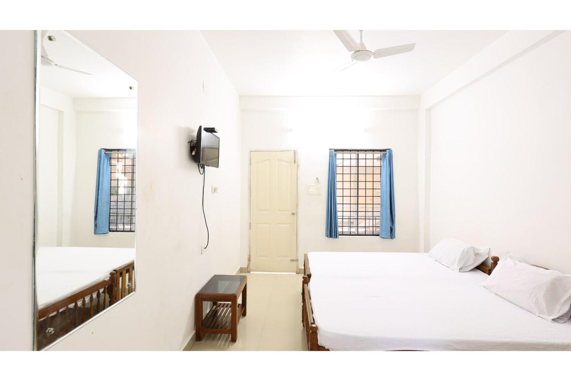 ホテル Collection O Ar Square Thrissur エクステリア 写真
