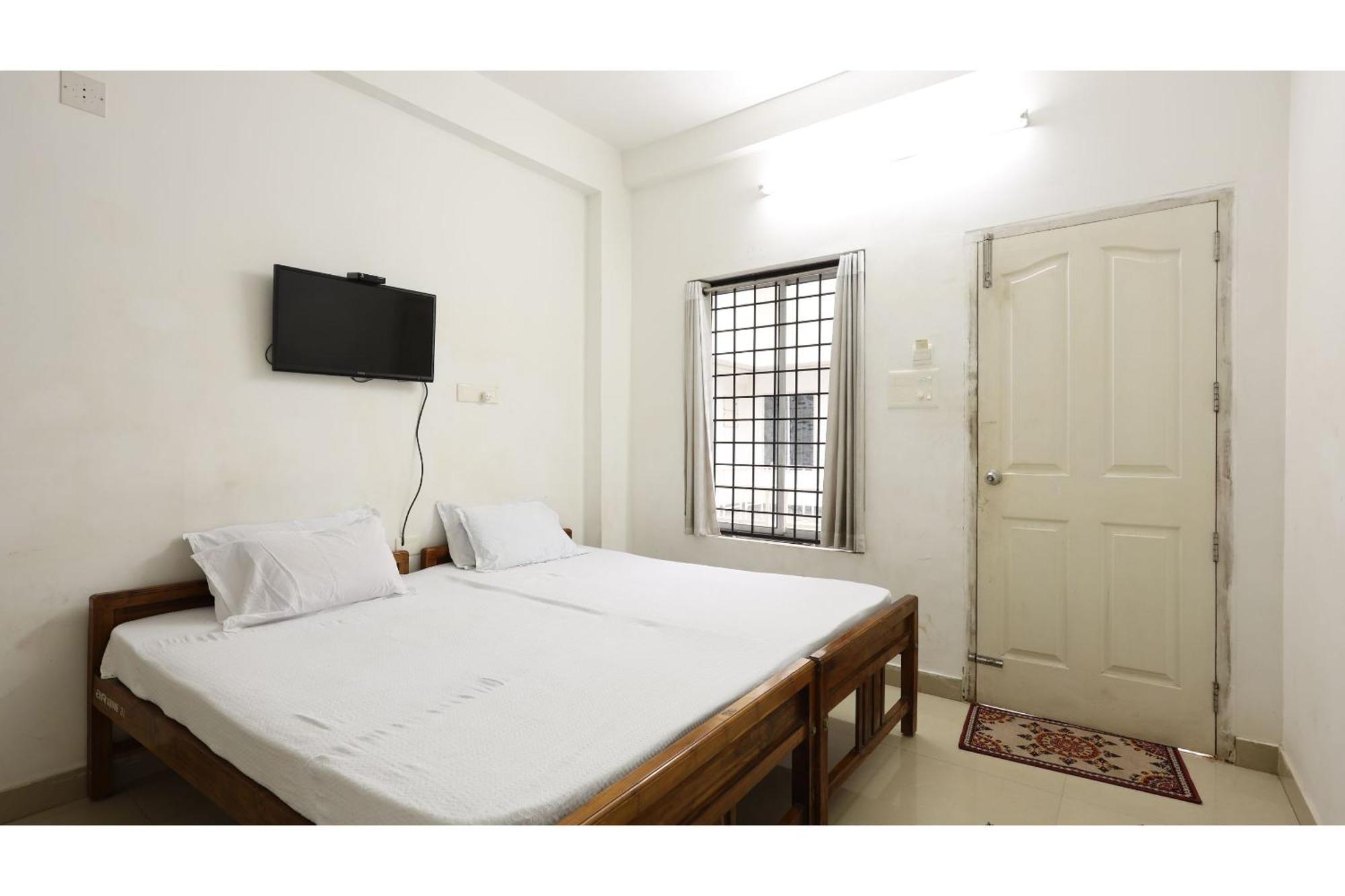 ホテル Collection O Ar Square Thrissur エクステリア 写真