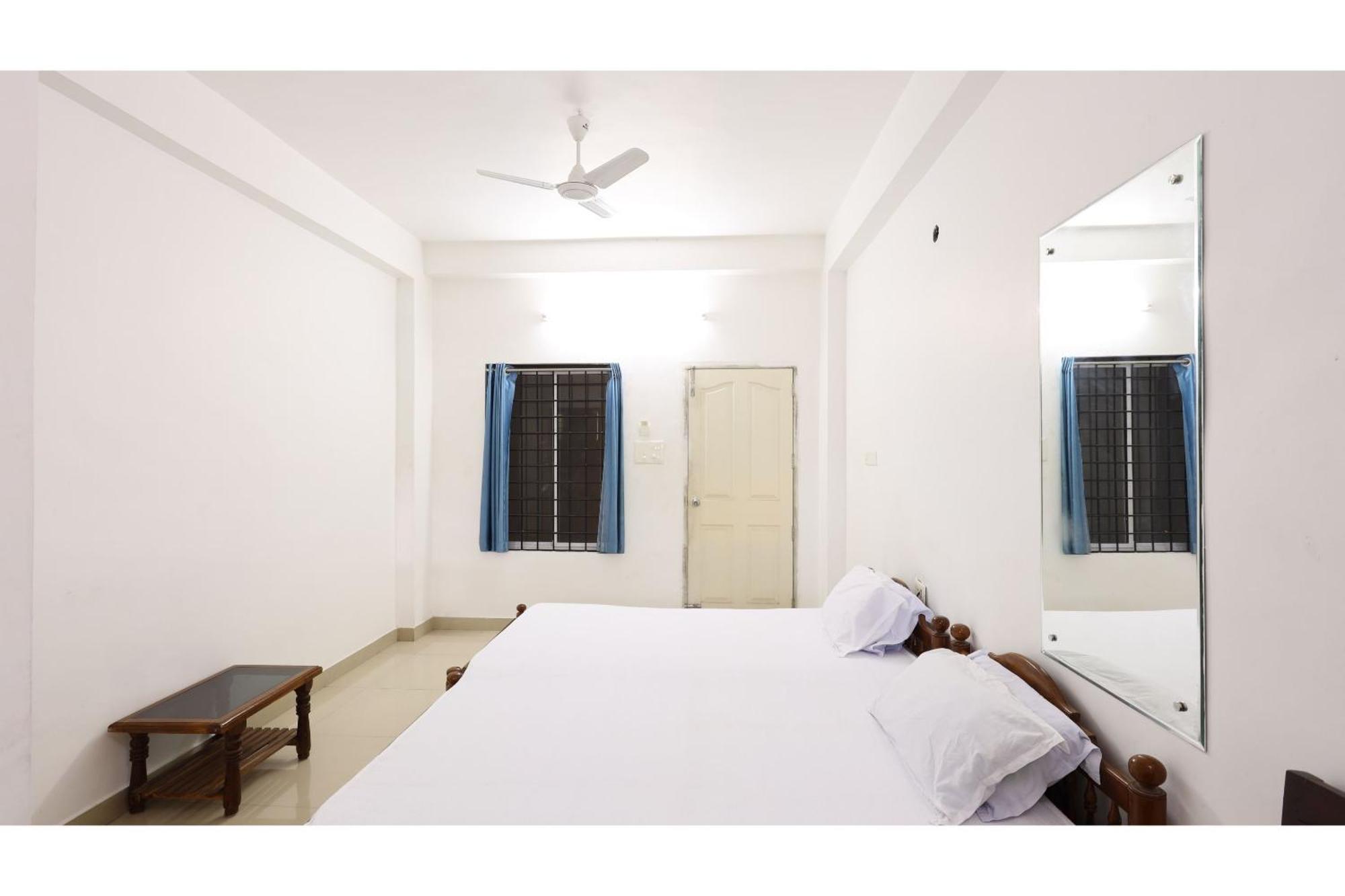 ホテル Collection O Ar Square Thrissur エクステリア 写真
