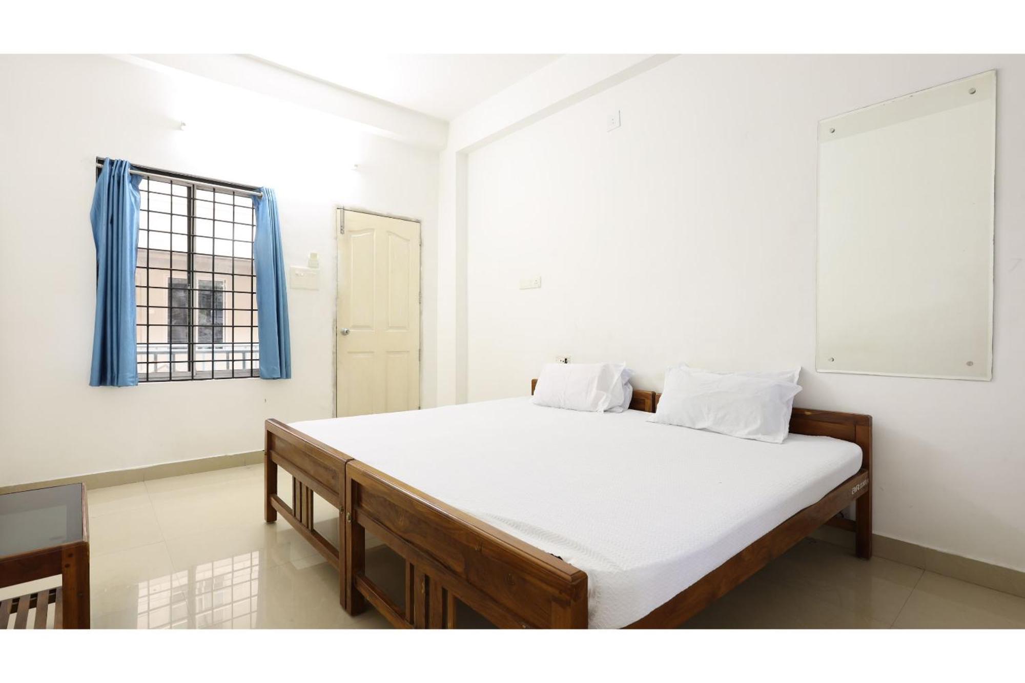 ホテル Collection O Ar Square Thrissur エクステリア 写真